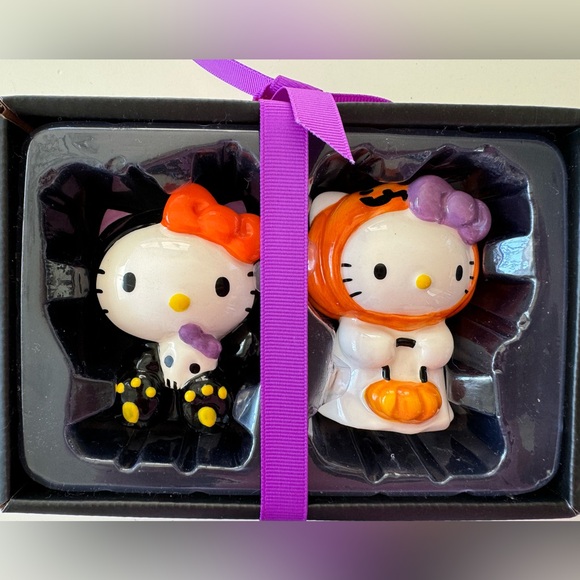 NWT HELLO KITTY by SANRIO Blue Sky Halloween Set of Salt & Pepper Shakers - Picture 2 of 8